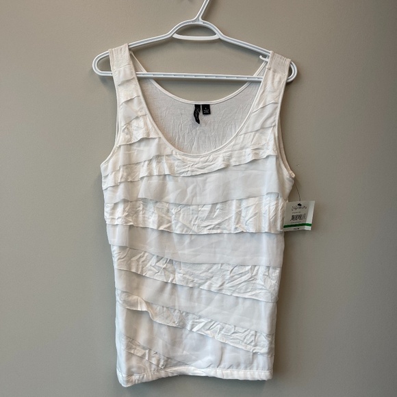 🎀3/$30 NWT Relativity white ruffle top - Picture 2 of 5
